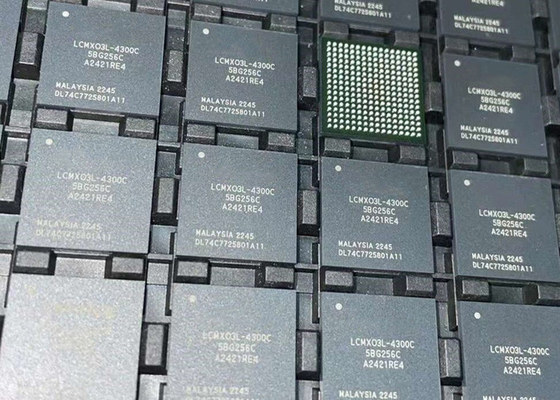 Field Programmable Gate Array LCMXO3L-4300C-5BG256C 4320LUTs MachXO3 Programmable Logic IC CSFBGA-256